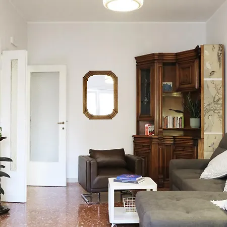 公寓 Cosy With Balcony Near Centre, 7 Minutes From Garbatella Metro *