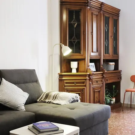 Cosy With Balcony Near Centre, 7 Minutes From Garbatella Metro 罗马