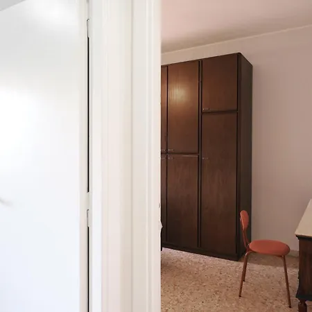 公寓 Cosy With Balcony Near Centre, 7 Minutes From Garbatella Metro
