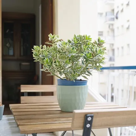 Bright With Balcony Near Centre & Metro *
