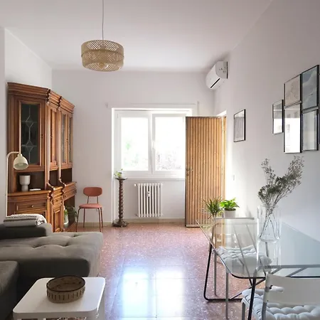 Apartment Bright With Balcony Near Centre & Metro *
